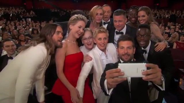 Ellen Degeneres Fait Un Selfie Aux Oscars 2014