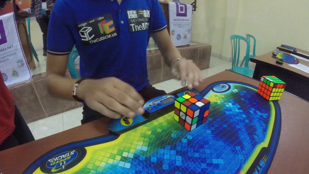 Nouveau record du monde de Rubik's Cube en 4,74 secondes