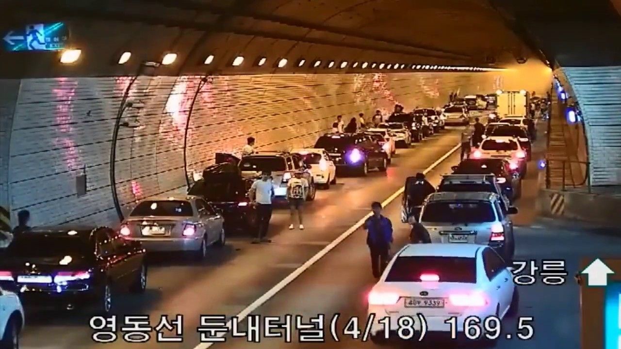 Accident dans un tunnel, les automobilistes (Corée du sud)