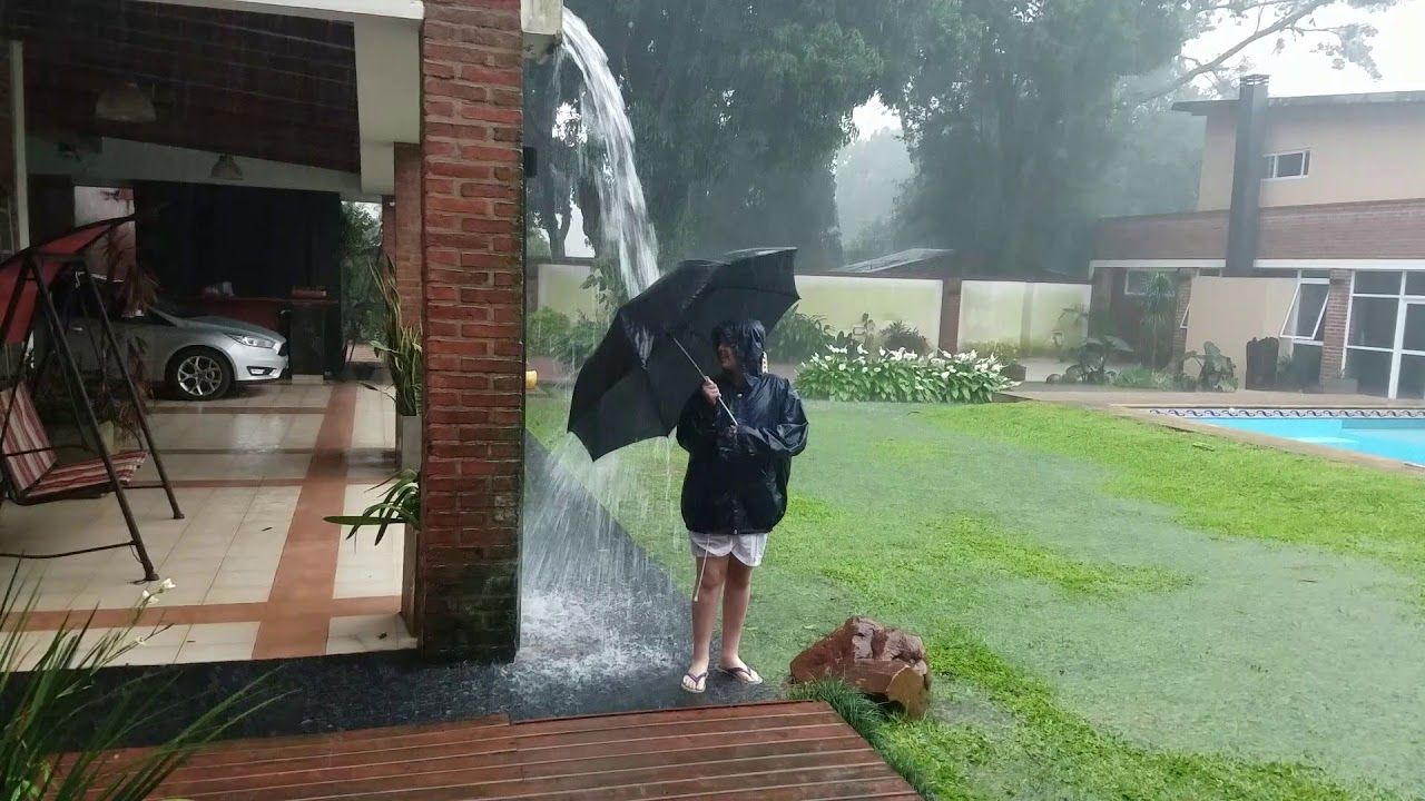 Video Du Garcon Qui Tombe D'une Attraction La foudre tombe a côté d'un enfant (Argentine)