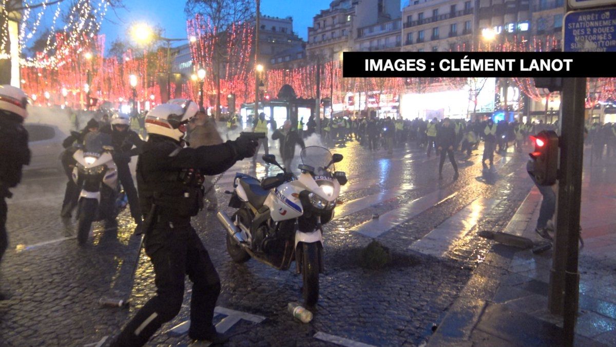 Le monde voit la France et son image se modifie. Motard-police-arme-gilets-jaunes