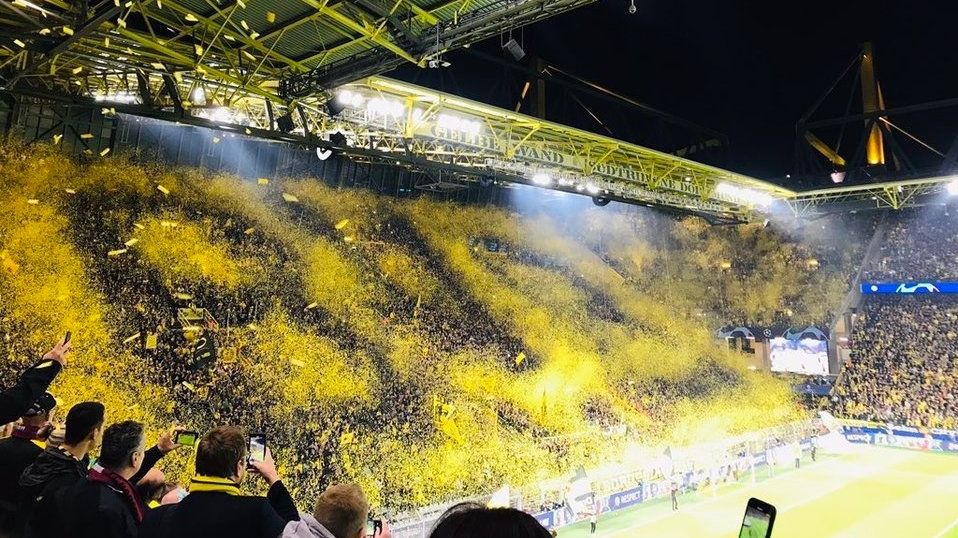 Tifo confettis du Borussia Dortmund